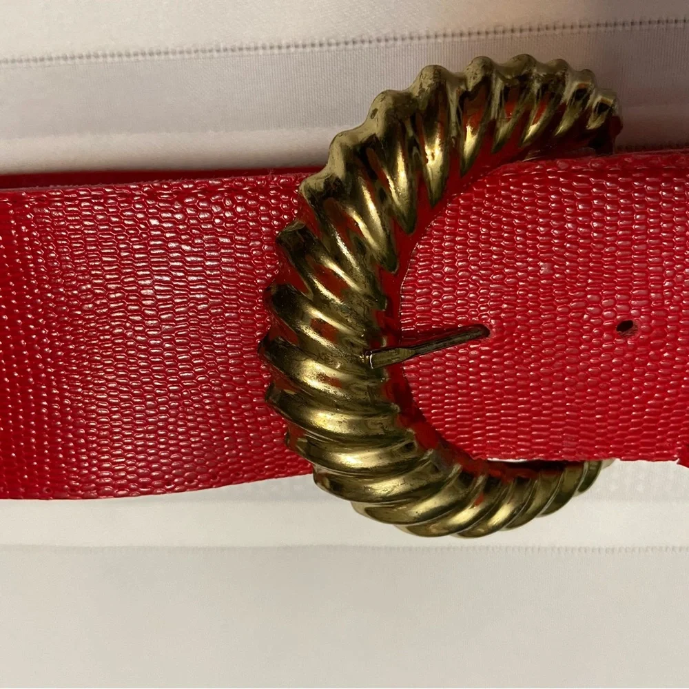 Red Womens Faux Leather Wide Belt -Gold tone Buckle Size 28-30 see measurements